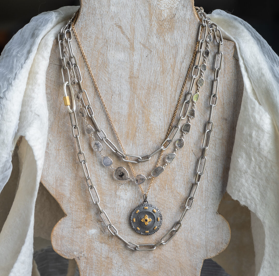 Circular Rhodium and Gold Pendant Necklace with Small Quatrefoil Pattern