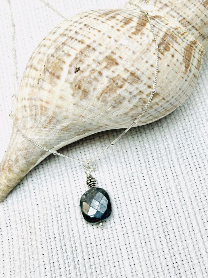 Labradorite Pendant on Silver Chain - Image 5